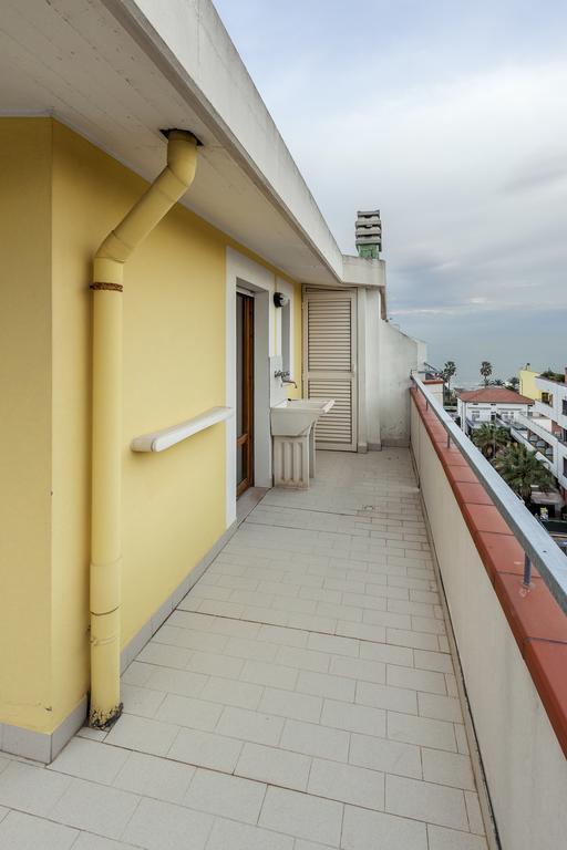 Palazzo Giallo Alba Adriatica Exterior foto