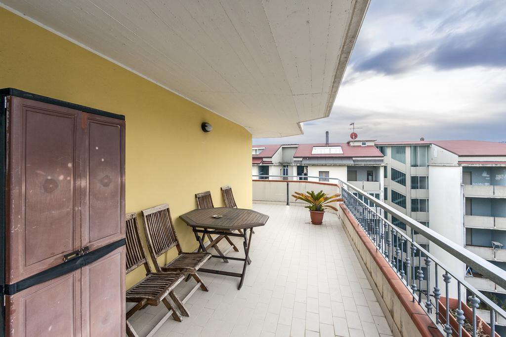 Palazzo Giallo Alba Adriatica Exterior foto